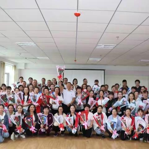 园艺场双语幼儿园及塔西河分园欢庆第三十五个教师节