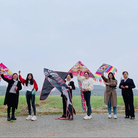 情暖三八节，巾帼绽芳华——新河小学“三八”妇女节教师活动