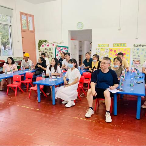用心沟通，携手共育——果园镇中心幼儿园大班家长会