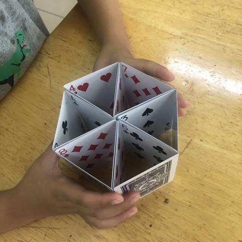 【大港四幼复园线上资源包】中班(十九)活动名称：创意扑克牌