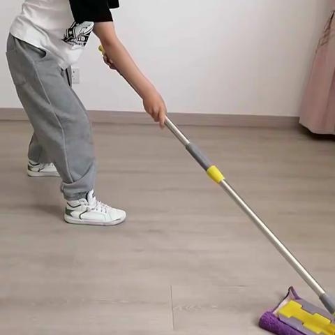 红领巾爱劳动——拖地