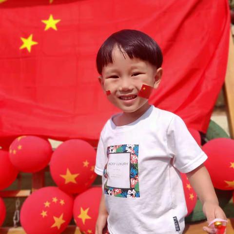 “我与国旗合个影”——珠海小台后幼儿园小一班开展国庆主题活动