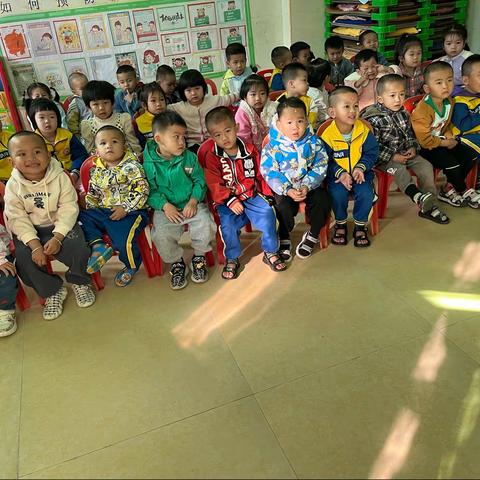 幼儿园里的小美好😘😘😘