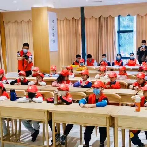 “学习雷锋，从我做起”——公园小学一年3班幸福义工队