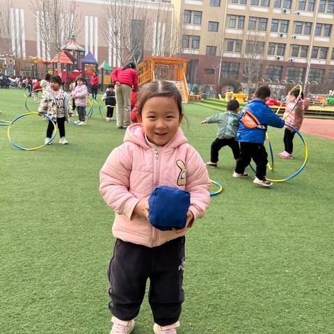 嗨 沙包--肥城市实验幼儿园桃苗四班户外活动纪实