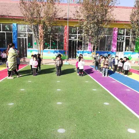 “我运动，我快乐”之阳光幼儿园小班体智能课！