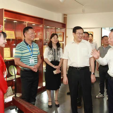 打造职教特色品牌专业，促进民族团结繁荣进步