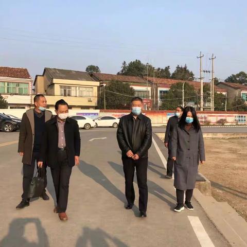 县教育局党组书记、局长潘华到管窑镇学校调研
