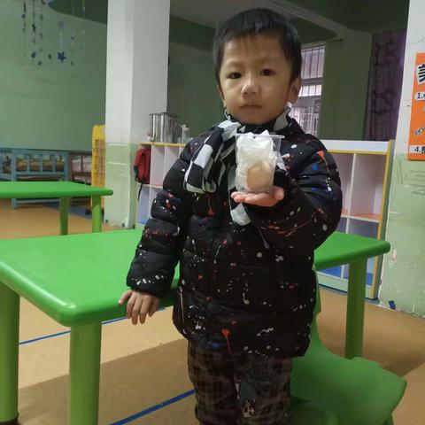 小同幼儿园感恩护蛋活动