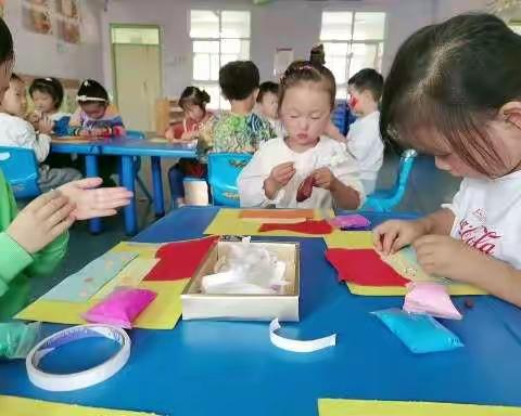 喜迎国庆，礼赞祖国”——康乐幼儿园月亮一班