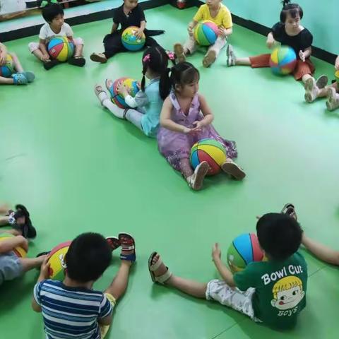 金果果幼儿园小二班本学期日常活动剪影