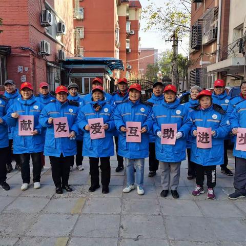 德胜街道|委托绿色啄木鸟中心发棉服送温暖