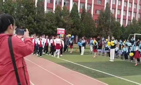 《享受乐趣  增强体质》吕梁市第四中学春季运动会——37班纪实