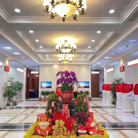 南京西路支行精心装饰网点 喜迎节日欢庆旺季