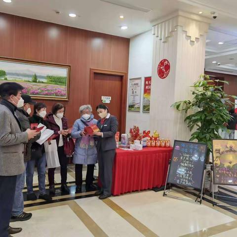 工行南京西路支行开展厅堂微沙龙 态度热情受称赞