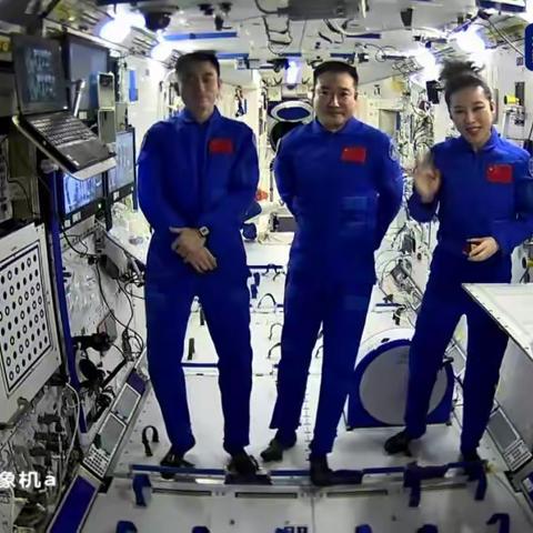 看“天宫课堂”，立“太空之梦” ——长庆泾渭小学开展“天宫课堂”观看活动