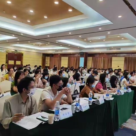 专家讲座指点迷津，“研”“学”智慧润物无声