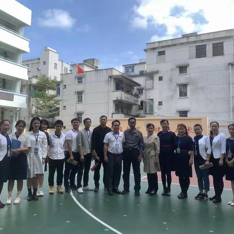 专家引领促成长，落实“双减”提质量——海口市滨海小学课堂教学效益及科研能力提升研讨活动