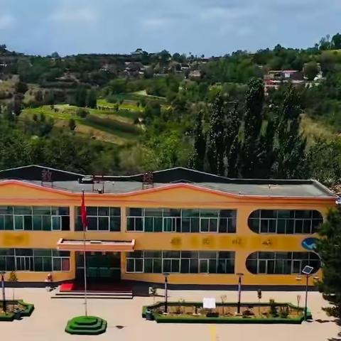 一校一文化  一墙一世界——记小岭学区班级文化评比活动