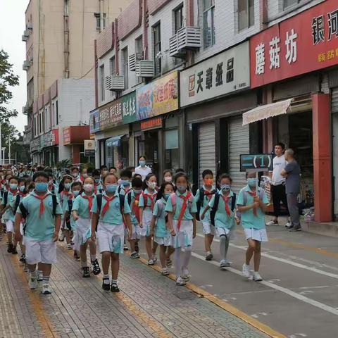 许昌市建设路小学二一中队——不忘初心、牢记使命！