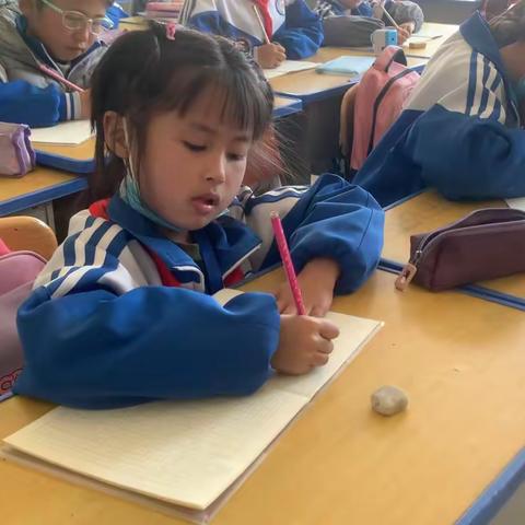 托管两小时，塔勒德小学的学生们在做什么？