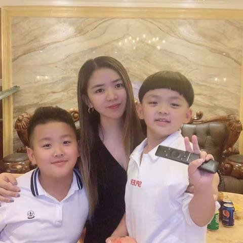 阳外一年级五班欢度中秋佳节！