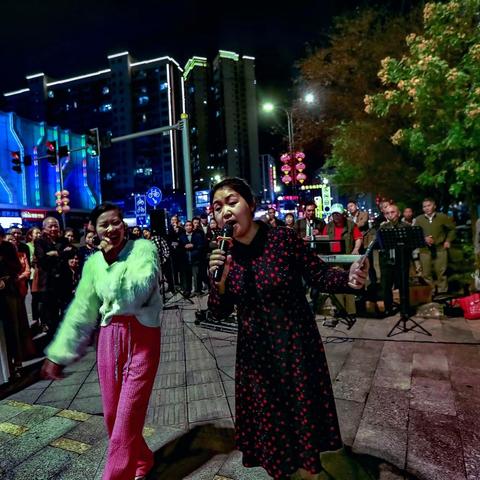 舞榭歌台 百姓喜爱的街头文化