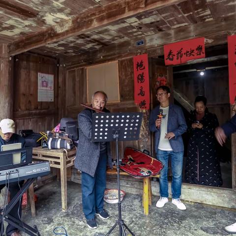 乐团下乡送温暖，欢歌笑语度周末