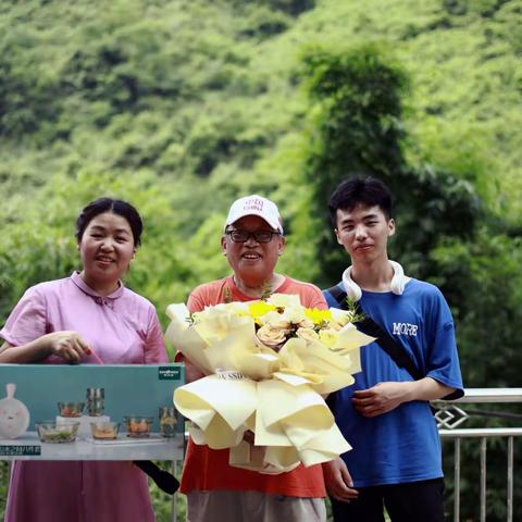 送保险下乡 杯子（辈子）暖人心