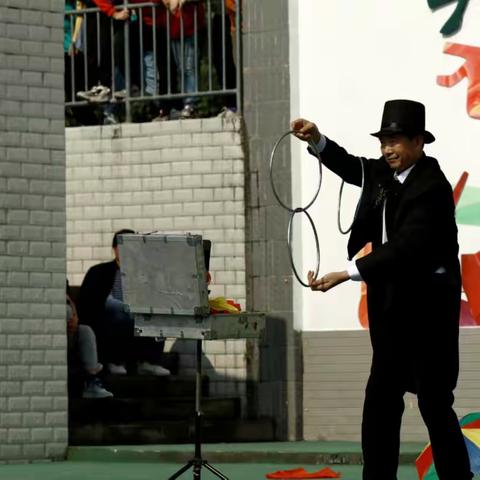 风叶正红时，夕阳无限好