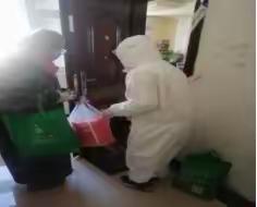 隔离病毒不隔关怀         爱心蔬菜送上门