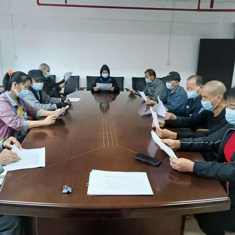 东山镇敬老院组织员工及老人学习防控指南