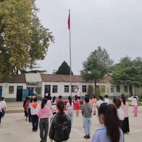 张阁镇朱店小学火灾逃生演练活动