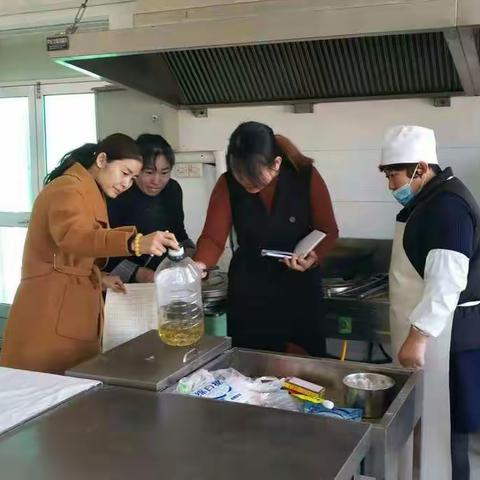 “关注食品安全-护航幼儿健康”垦利街道苍州社区幼儿园食堂食品安全伴我行