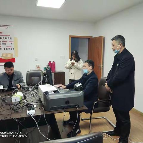 工行屯溪支行开展公私联动，                            社保卡上门制卡服务暖人心