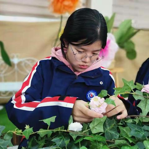 “妙手生花，点亮多彩艺术人生”——泸州市龙马潭区双加镇中心学校纸艺工作坊