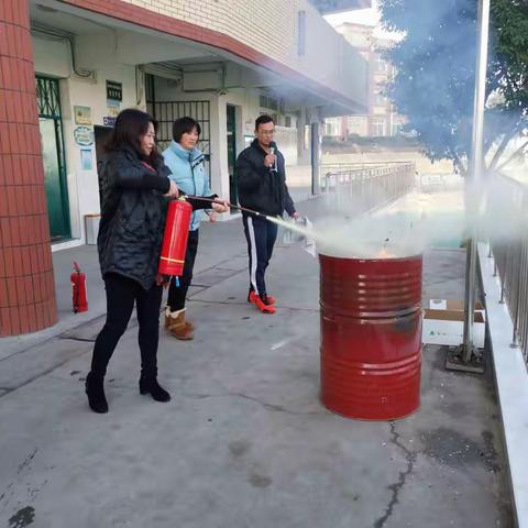 消防安全，牢记在心——双加镇中心学校安全演练活动