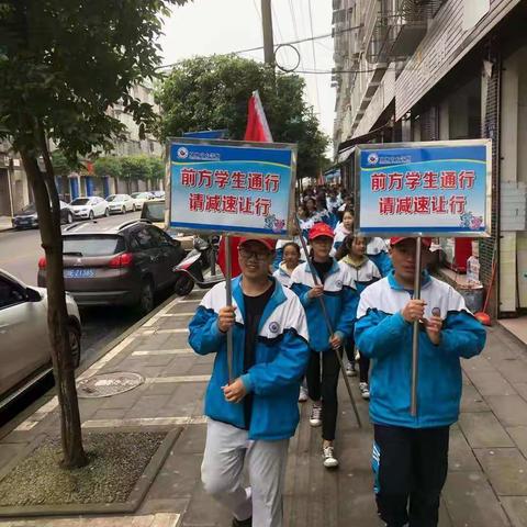 泸州市龙马潭区双加镇中心学校同学到实践基地进行劳动实践活动