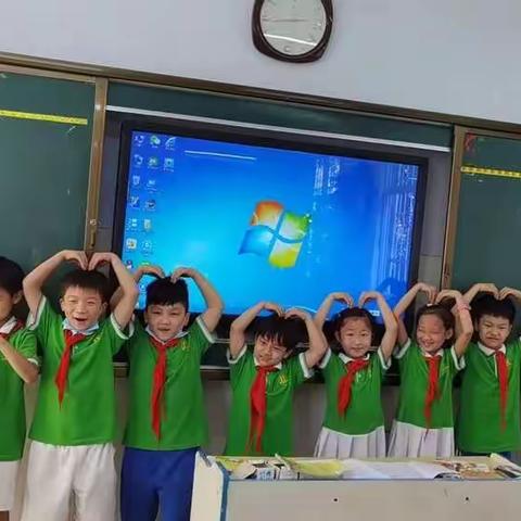 【十七小一六班】这学期最后一次托教，我们最开心啦！一群活泼可爱的孩子们！离不开老师们的辛勤付出！一六班最棒