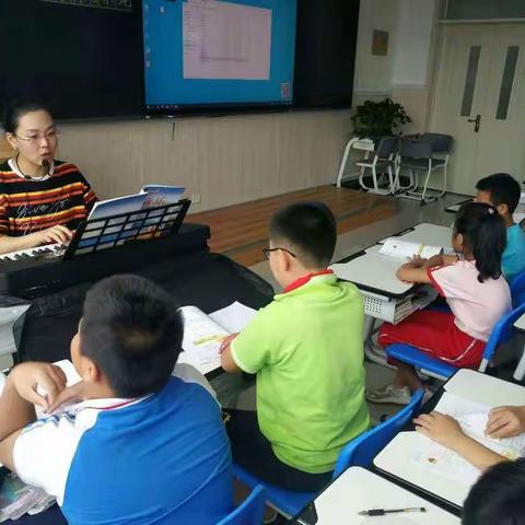 莱山区第二实验小学四年级开展丰富多彩的音乐教学活动