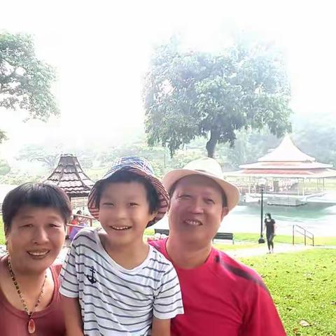 陪伴孙子成长，细细品味那些酸甜苦辣“足矣”，共享美好生活，感受那些细微的幸福。