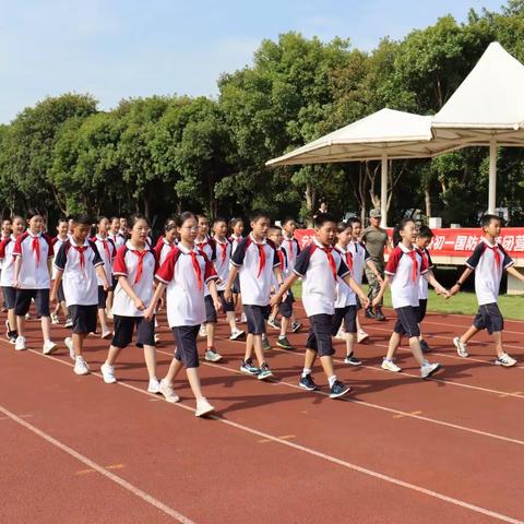 国防教育进行时  凝聚十五学子力量