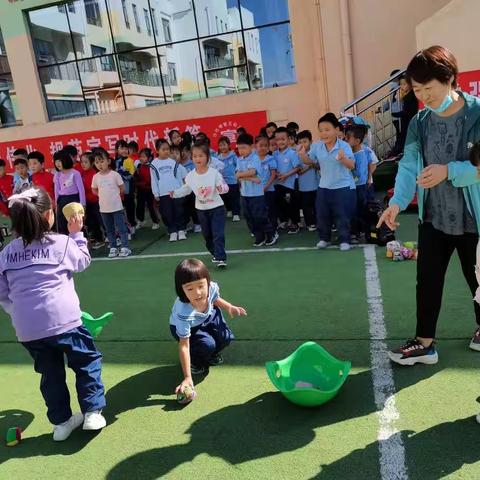 童心飞扬，礼赞祖国—沙圪堵第五幼儿园葵果果二班喜迎国庆，礼赞祖国，快乐运动国庆节主题活动