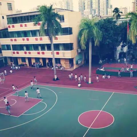 观摩学习，促进成长——海秀中心小学第五次数学教研活动。