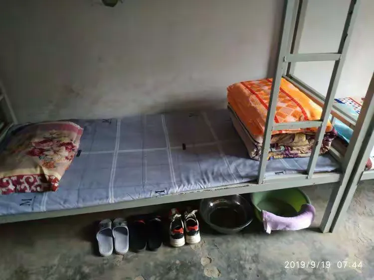 洧川镇红旗中学寝室检查展示