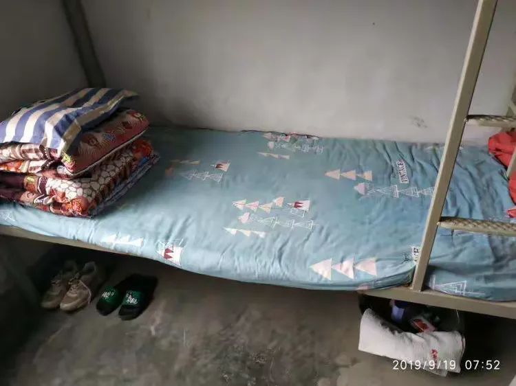 洧川镇红旗中学寝室检查展示