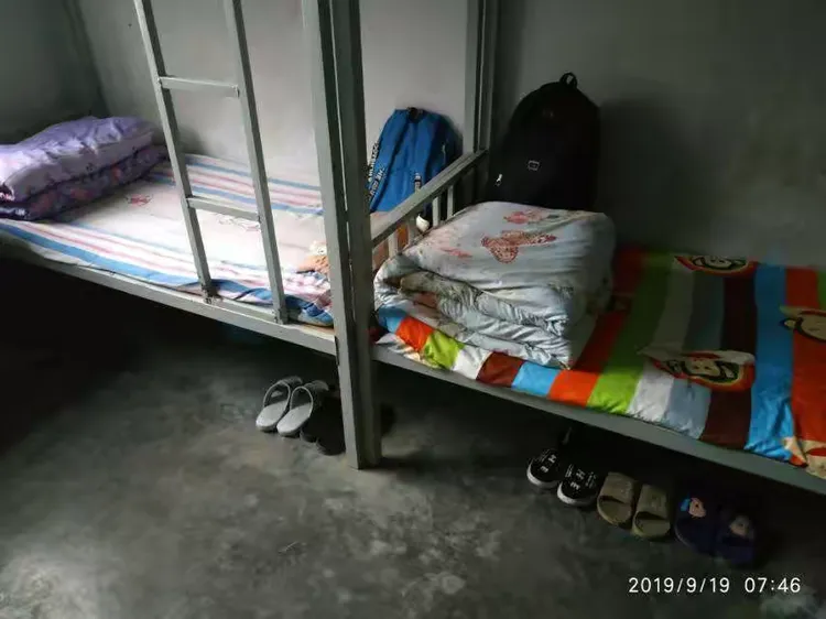 洧川镇红旗中学寝室检查展示