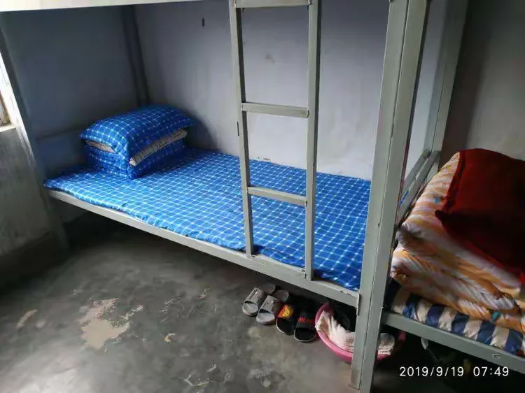 洧川镇红旗中学寝室检查展示