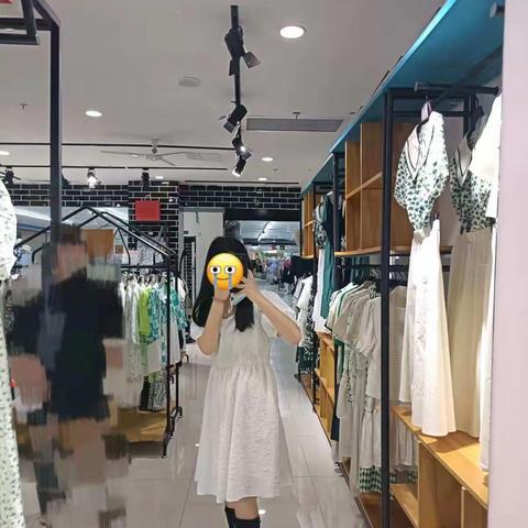 南宫信和依尚街区品牌女装欢迎亲们来店试穿👏👏👏🌹🌹🌹