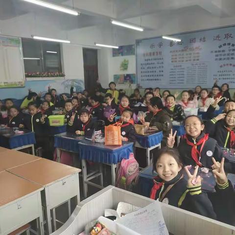 解一小学彩泥社团开课啦！